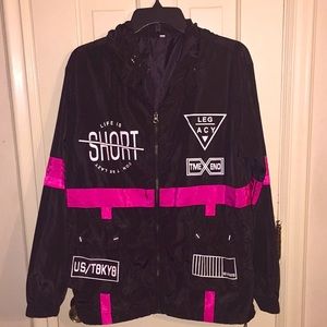 Lightweight Hooded Windbreaker